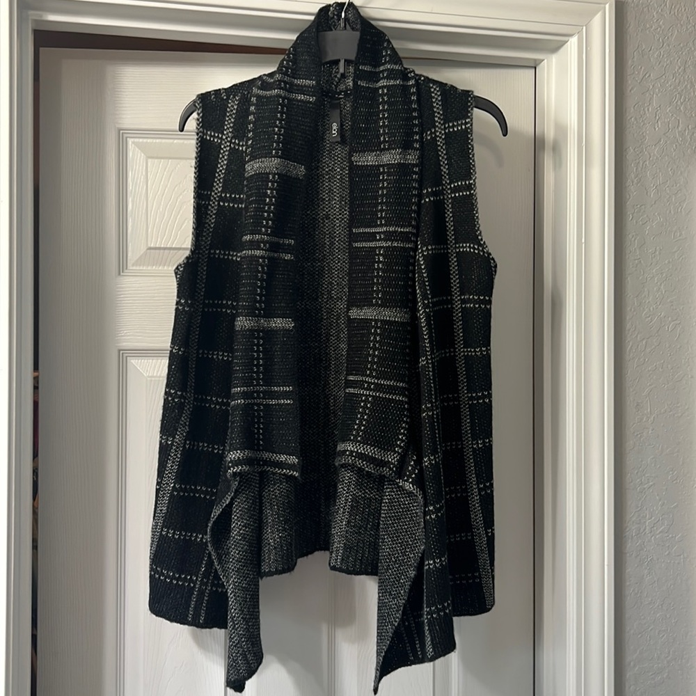 Medium black and gray elan vest